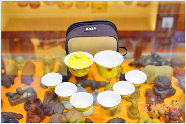Purpurroter Lehm-Yixing-Teekannen-Satz mit 6 Schalen personifizierte nach Hause Gebrauchs-gelbe Farbe-
