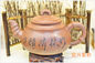 Handgemachtes Teekannen-Gelb Chinese-Yixings Zisha mit dem chinesischen Wort-Schnitzen