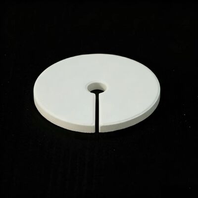 Dielektrizitätskonstante 6 bis 7. Mullitkeramik mit Wärmeleitfähigkeit 3,5 bis 4,5 W pro Meter Kelvin. Betrieb bei 1400 Grad Celsius