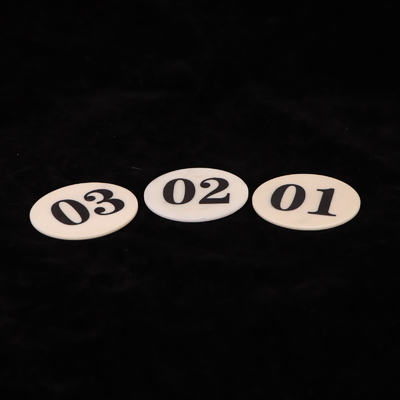 9 Mohs-Härte Aluminium-Oxid-Keramik mit Dielektrische Festigkeit 18-20 KV/mm und Poisson-Verhältnis 0.25