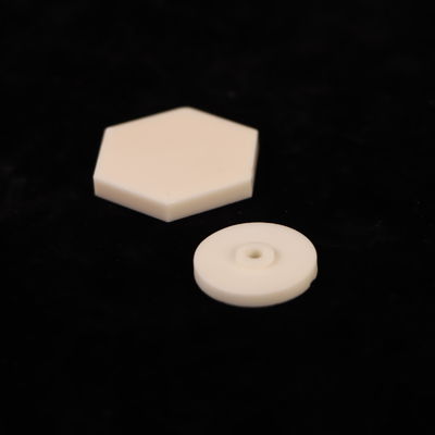 Dielektrische Festigkeit 18-20 KV/mm Druckfestigkeit 3000 MPa Dielektrische Konstante 9,6 Aluminiumoxid Keramik