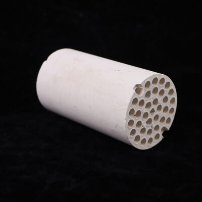 Dichte 3,75 bis 3,9 Gramm pro Kubikzentimeter Aluminiumoxid Keramik Druckfestigkeit über 3000 MPa Beugfestigkeit 200 bis 400 MPa