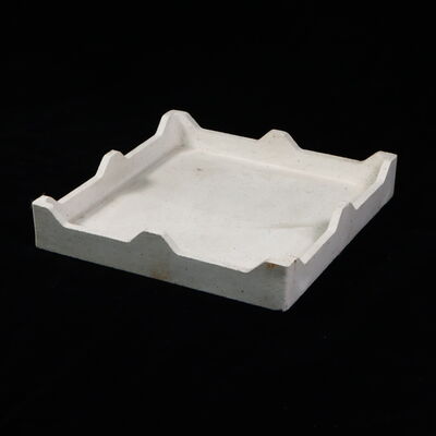 Langlebiger, feuerfester Saggar, der für hohe Stabilität während Brennzyklen in der Keramik- und Metallindustrie konzipiert wurde.