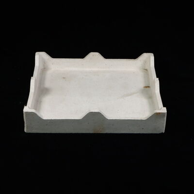 Langlebiger, feuerfester Saggar, der für hohe Stabilität während Brennzyklen in der Keramik- und Metallindustrie konzipiert wurde.