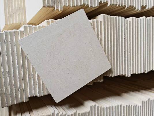 Thermal Shock Resistance 200C Cordierite Kiln Shelves  Shape Thickness 10 to 30mm Durable and for Industrial Kilns