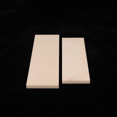 Aluminiumkeramische thermische Ausdehnung 8,9 X 10-6/K und Dichte 3,75-3,9 g/cm3 Perfekt für Ihre B2B-Anforderungen