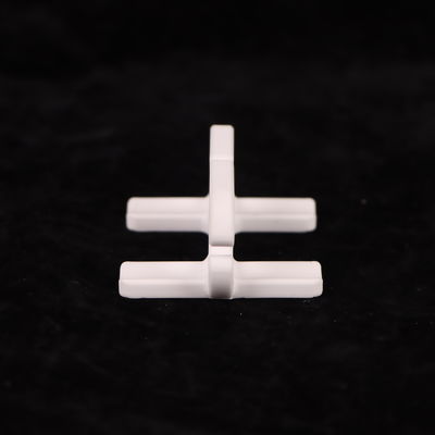 Weiße Aluminiumoxidkeramische Biegefestigkeit 200-400 MPa und thermische Ausdehnung 8,9 X 10-6/K für Anwendungen bei hohen Temperaturen