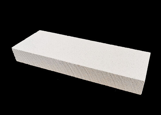 Schüttdichte 0,6 bis 1 Gramm pro Kubikzentimeter Feuerfeste Ziegelsteine, die eine außergewöhnliche Hochtemperaturbeständigkeit für Schwerlastanwendungen bieten