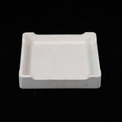 Oberflächenglatte, feuerfeste Sagger, die eine lange Haltbarkeit gewährleisten und sich für das Schmelzen von Glas und das Brennen von Keramik eignen.