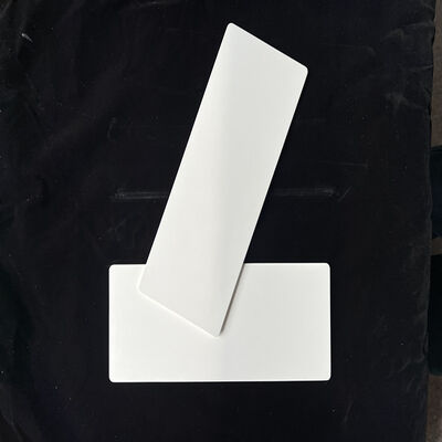 Thermische Leitfähigkeit 25 bis 35 W pro mK Aluminiumoxid-Keramikmaterial für elektrische Isolierung und Wärmemanagement