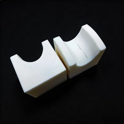 Youngs Modulus 200 bis 400 GPa Aluminiumoxidkeramik mit dielektrischer Festigkeit von 18 bis 20 KV/mm für hochbelastbare Bauteile