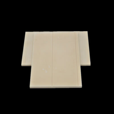 Dichte 3,75-3,9 g/cm³, Zugfestigkeit 200-400 MPa, hochtemperaturfeste Aluminiumoxid-Keramikplatte, geeignet für thermisch beständige Geräte und Komponenten